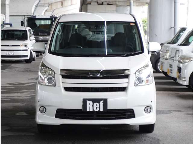 2010 Toyota Noah – thumbnail 2