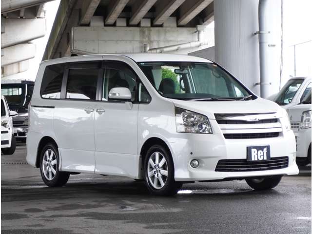 2010 Toyota Noah – thumbnail 3