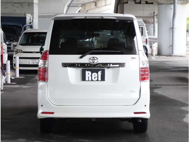 2010 Toyota Noah – thumbnail 4