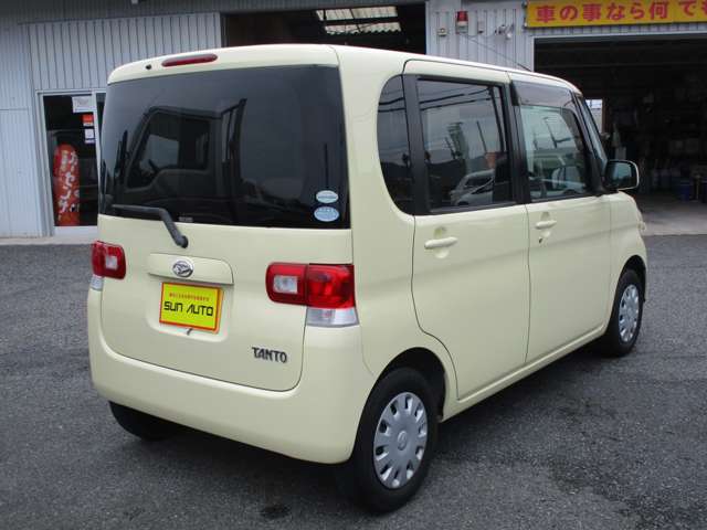 2009 Daihatsu Tanto – thumbnail 2