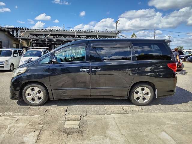 2011 Toyota Alphard – thumbnail 3