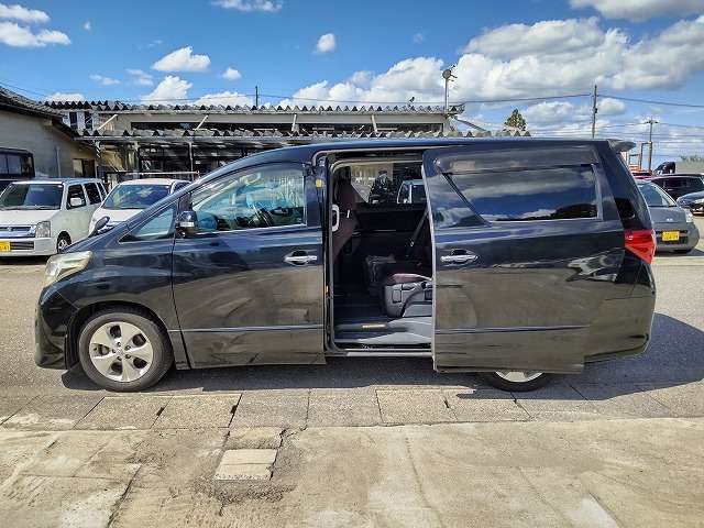 2011 Toyota Alphard – thumbnail 4