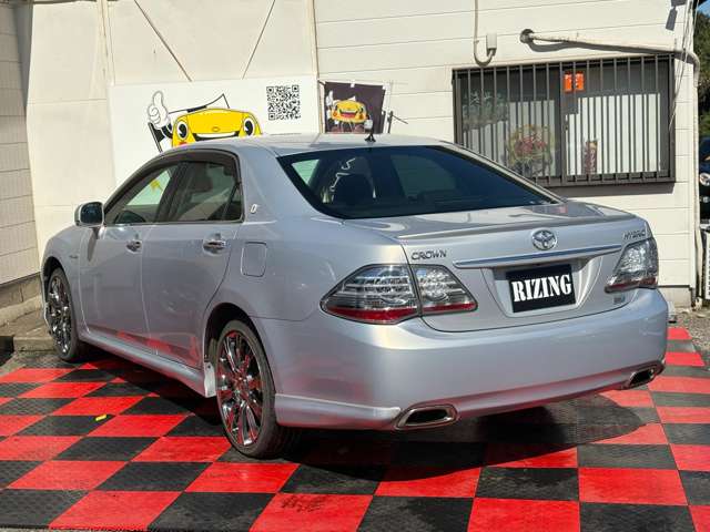 2009 Toyota Crown Hybrid – thumbnail 4
