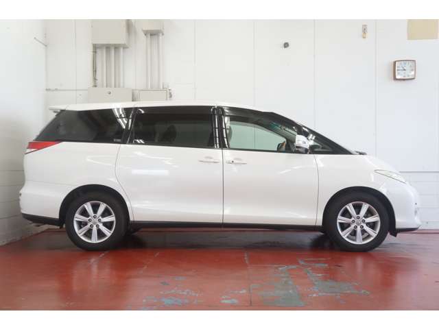2011 Toyota Estima – thumbnail 4
