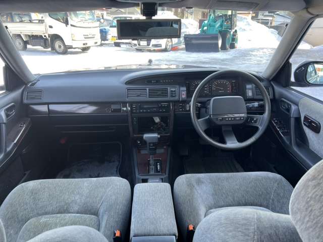 1988 Nissan Cima – thumbnail 2