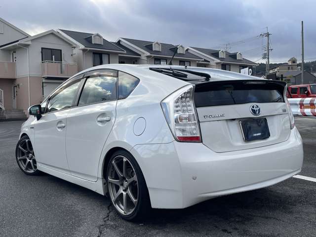 2011 Toyota Prius – thumbnail 3