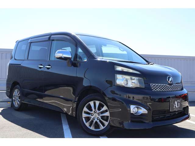 2011 Toyota Voxy – thumbnail 3