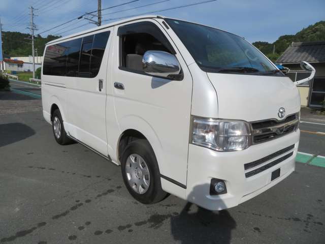 2010 Toyota Regius Ace – thumbnail 2