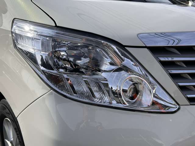 2011 Toyota Alphard – thumbnail 4