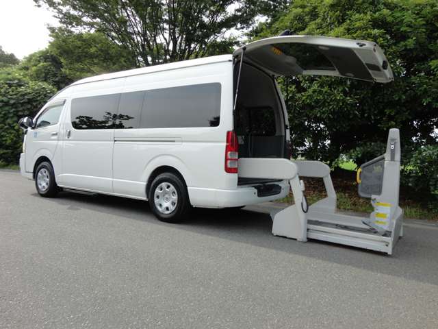 2005 Toyota Hiace – thumbnail 2
