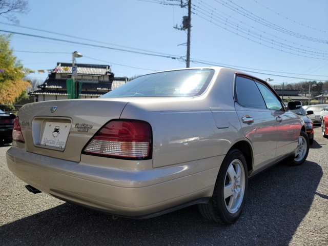 1996 Nissan Cedric – thumbnail 2