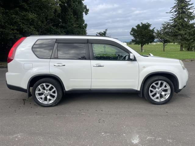 2011 Nissan X-Trail – thumbnail 4