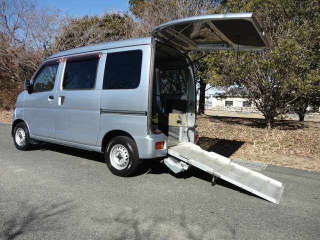 2011 Daihatsu Hijet Cargo – thumbnail 4