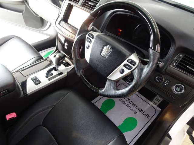 2011 Toyota Crown Athlete – thumbnail 3