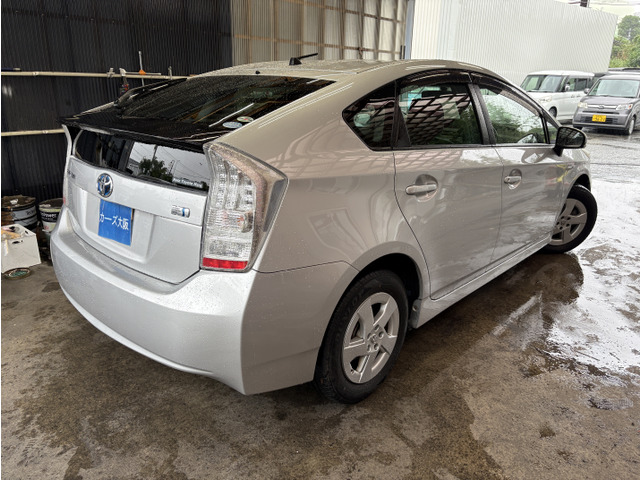 2010 Toyota Prius – thumbnail 3