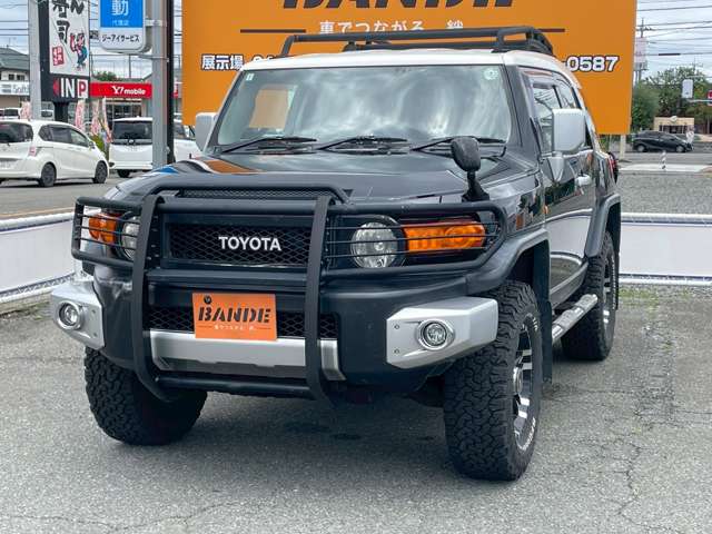 2011 Toyota FJ Cruiser – thumbnail 2