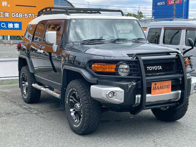 2011 Toyota FJ Cruiser – thumbnail 3