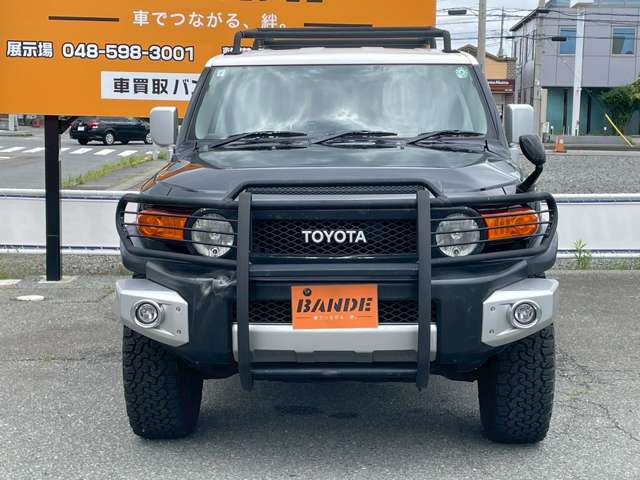 2011 Toyota FJ Cruiser – thumbnail 4