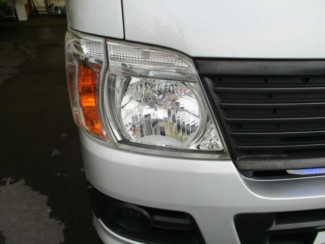 2010 Nissan Caravan – thumbnail 3