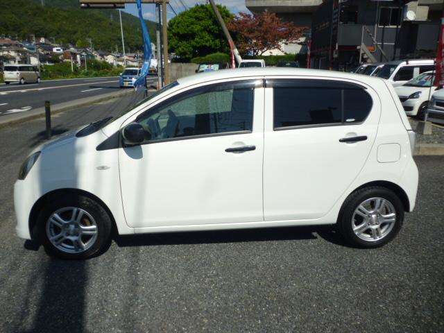 2011 Daihatsu Mira e:S – thumbnail 4