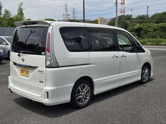 2011 Nissan Serena – thumbnail 4