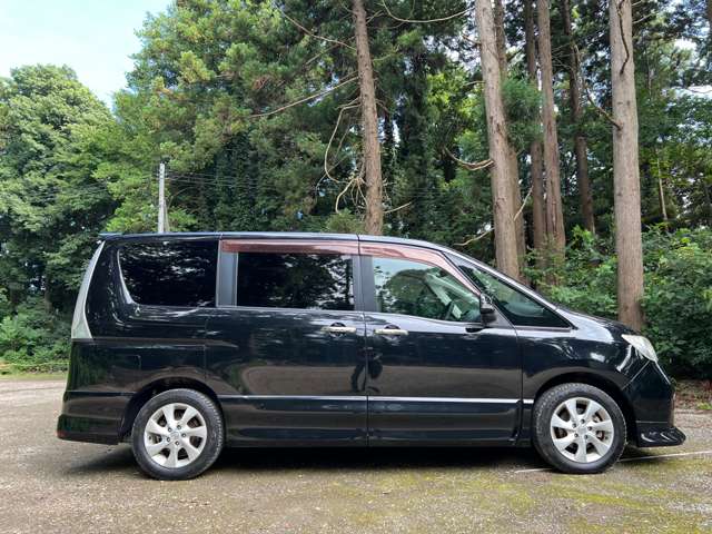 2011 Nissan Serena – thumbnail 2