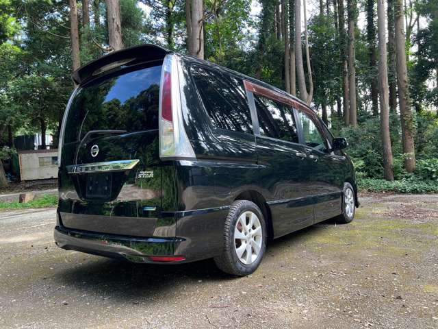 2011 Nissan Serena – thumbnail 3