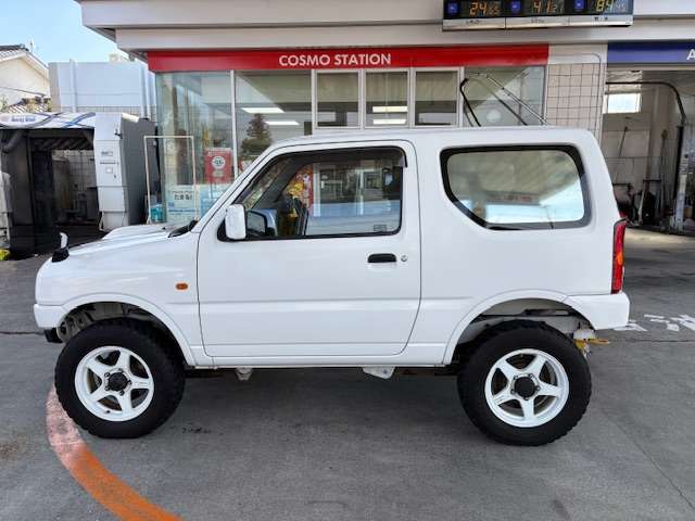2011 Suzuki Jimny – thumbnail 4