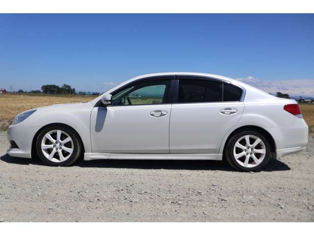 2010 Subaru Legacy B4 – thumbnail 4