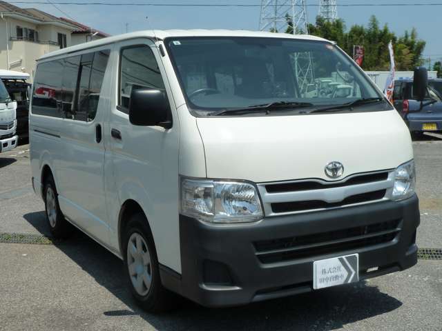 2010 Toyota Hiace – thumbnail 3