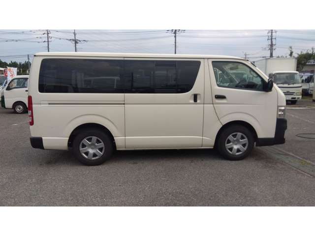 2010 Toyota Hiace – thumbnail 4