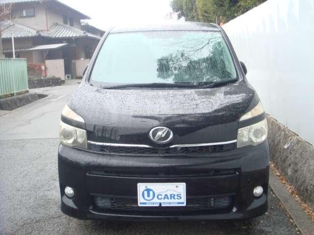 2011 Toyota Voxy – thumbnail 2