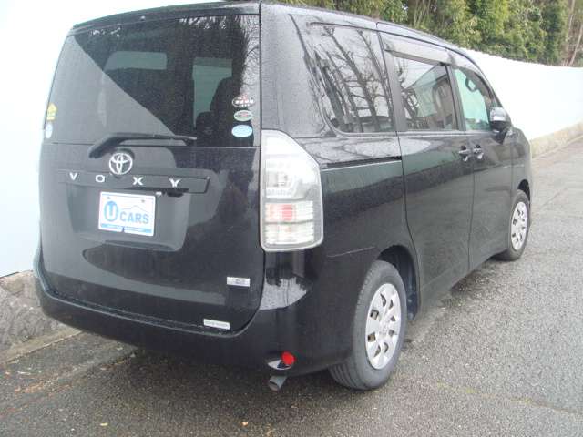 2011 Toyota Voxy – thumbnail 4