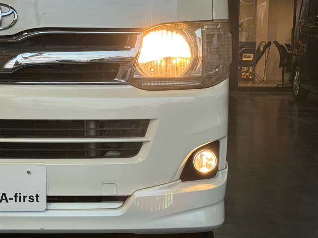 2010 Toyota Hiace – thumbnail 4