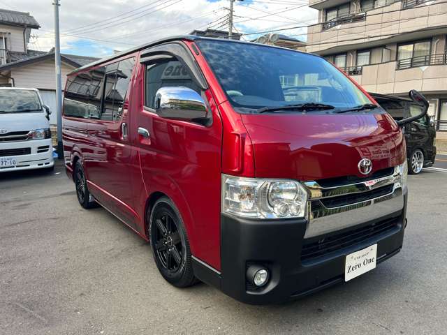 2010 Toyota Hiace – thumbnail 3