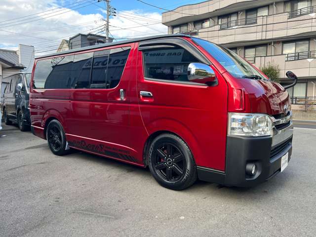 2010 Toyota Hiace – thumbnail 4