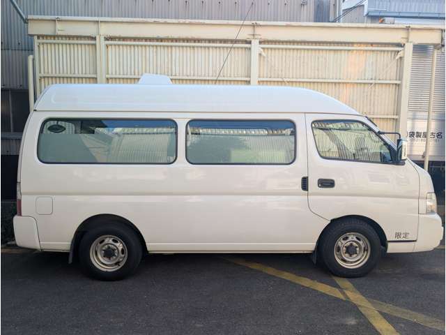 2005 Nissan Caravan – thumbnail 2