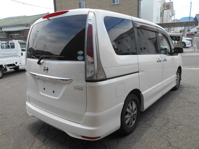 2011 Nissan Serena – thumbnail 2