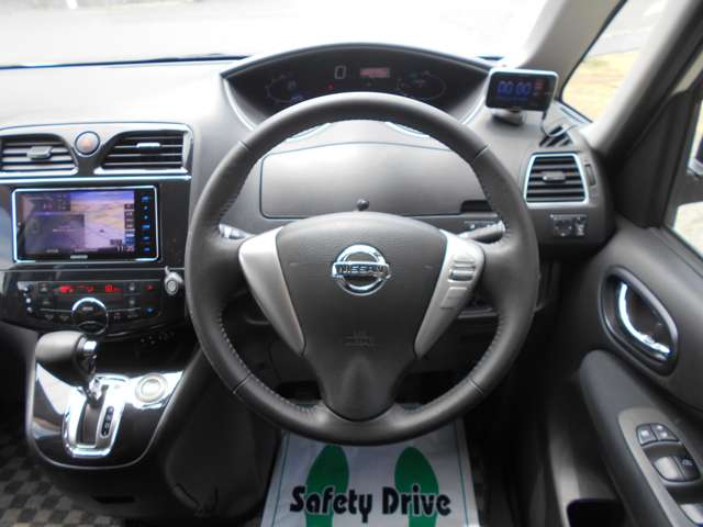 2011 Nissan Serena – thumbnail 3