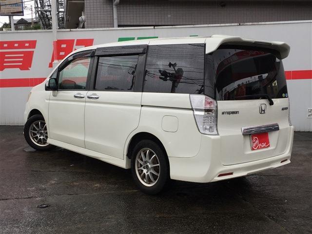 2011 Honda Stepwgn – thumbnail 2