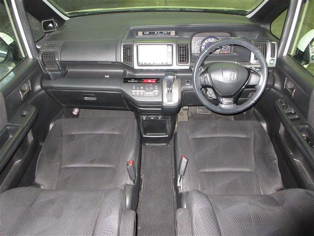 2011 Honda Stepwgn – thumbnail 3