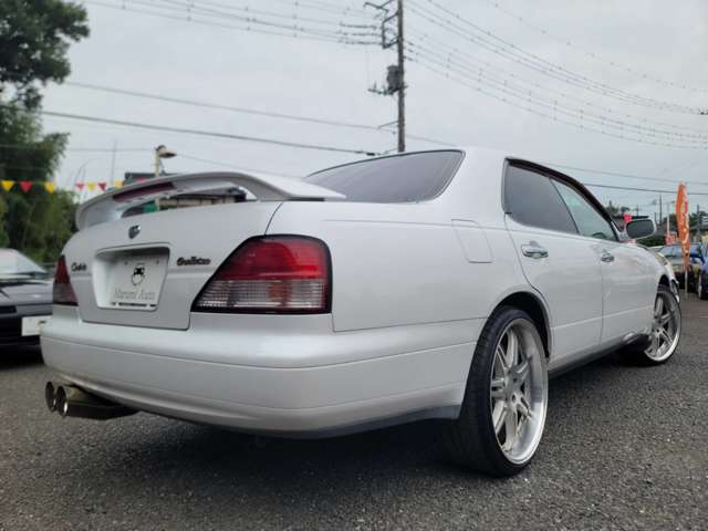 1996 Nissan Cedric – thumbnail 2