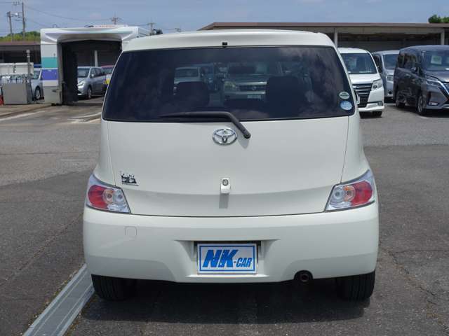 2011 Toyota bB – thumbnail 3