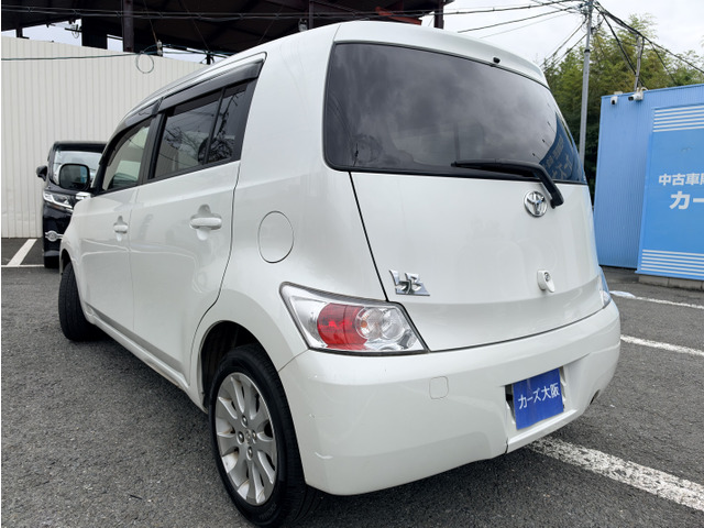 2009 Toyota bB – thumbnail 4