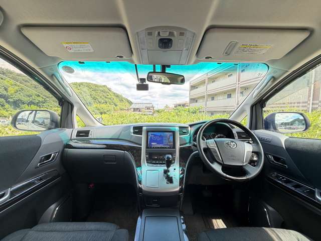 2011 Toyota Alphard – thumbnail 2