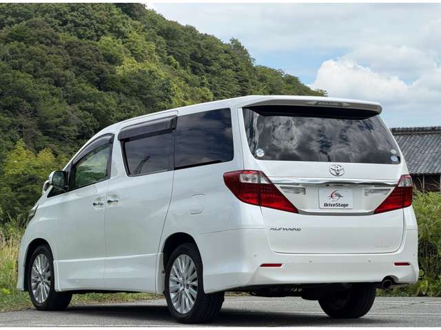 2011 Toyota Alphard – thumbnail 4
