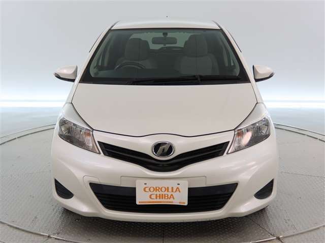 2011 Toyota Vitz – thumbnail 2