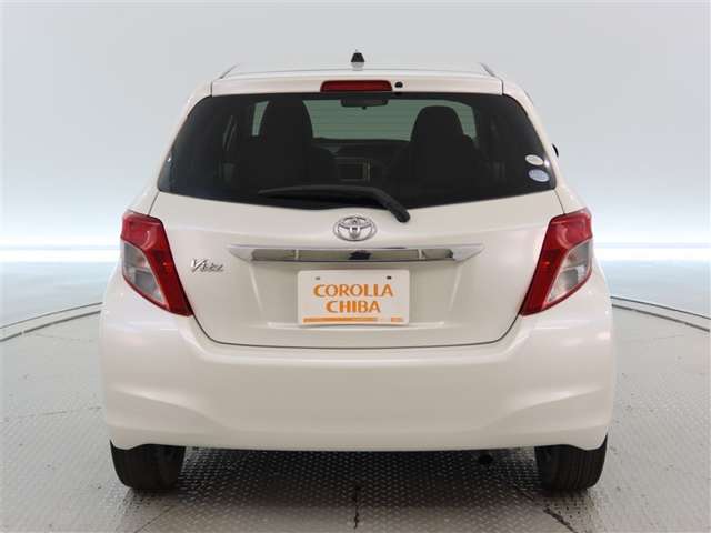 2011 Toyota Vitz – thumbnail 4