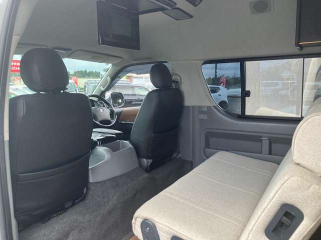 2006 Toyota Hiace – thumbnail 2
