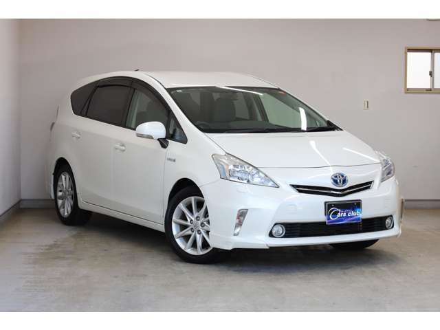 2011 Toyota Prius Alpha – thumbnail 2